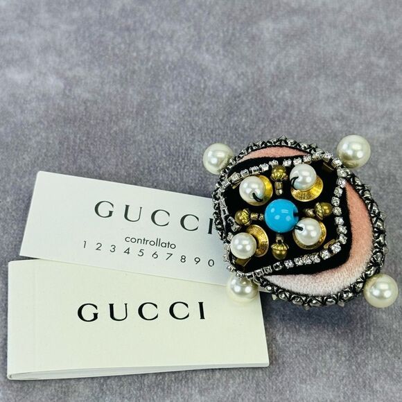 GUCCI Velvet & Faux Pearl Double Finger Cocktail Ring - Picture 11 of 11